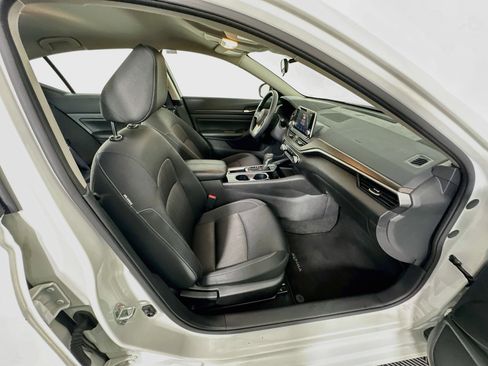 Used 2024 Nissan Altima 2.5 SV FWD image 31