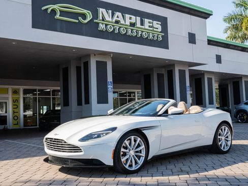 Used 2019 Aston Martin DB11 Volante RWD image 23