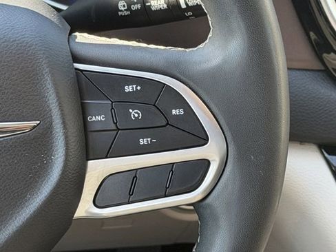 Used 2023 Chrysler Voyager LX image 13