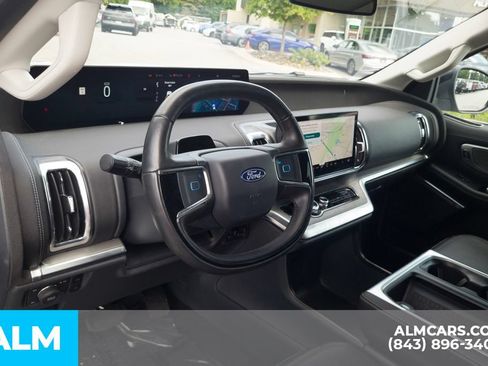 Used 2025 Ford Expedition Platinum AWD/4WD image 14