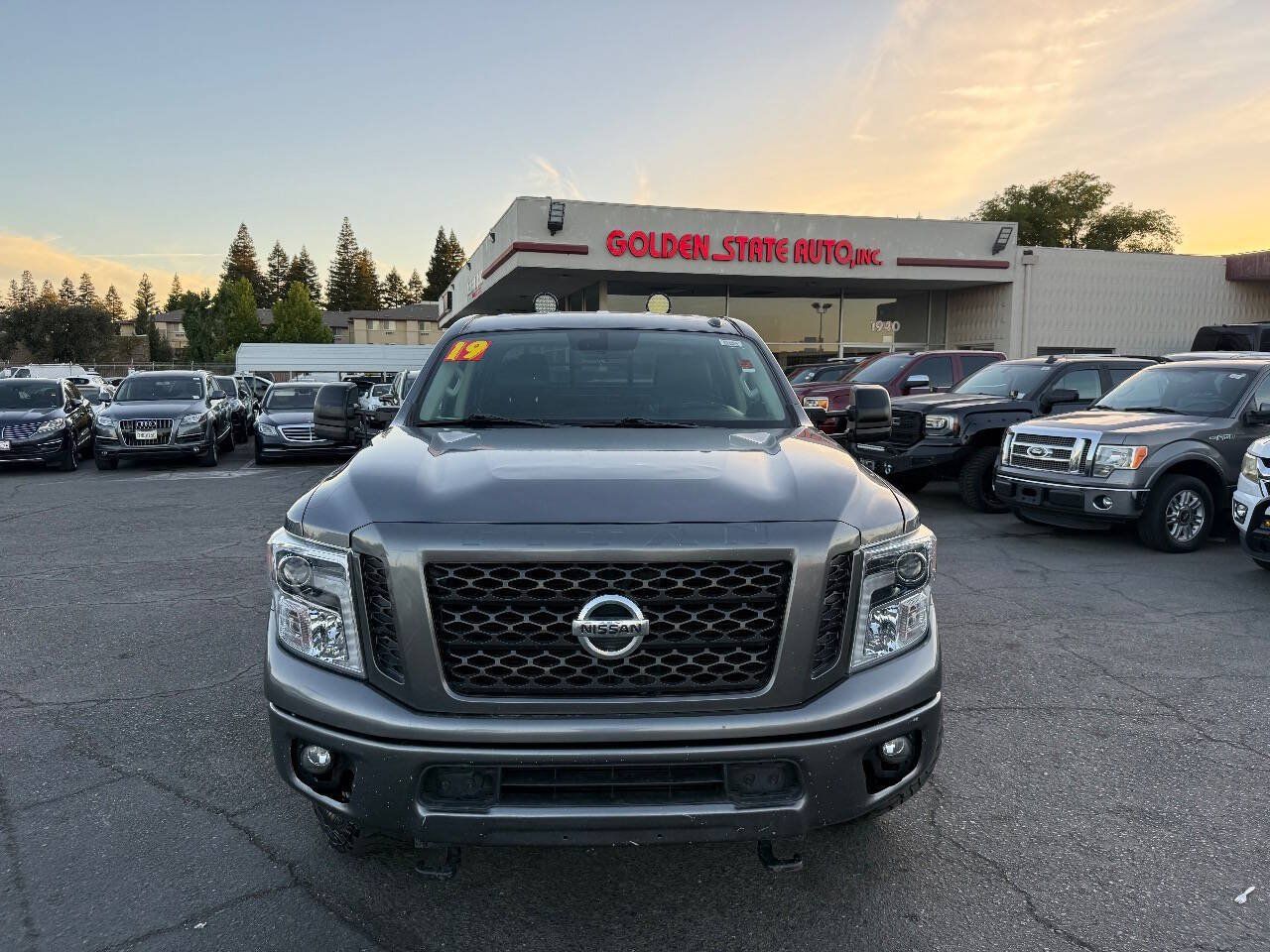Used 2019 Nissan Titan PRO-4X AWD/4WD image 2