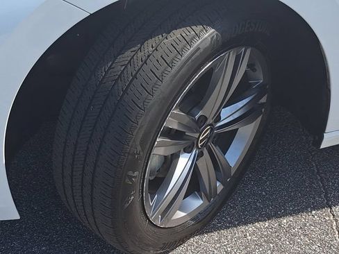 Certified 2023 Volkswagen Jetta SE FWD image 33