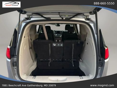 Used 2017 Chrysler Pacifica Touring-L FWD image 45