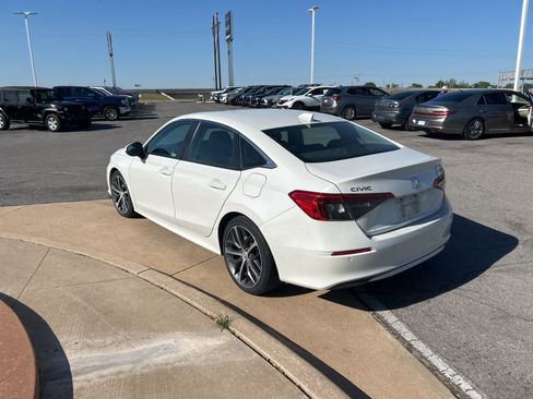Used 2023 Honda Civic Touring image 7