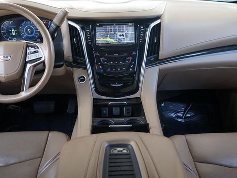 Used 2019 Cadillac Escalade Platinum AWD/4WD image 11