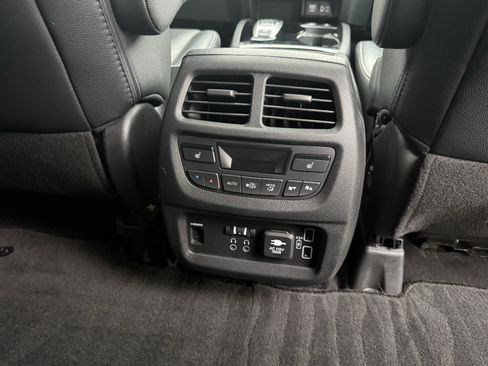 Used 2022 Honda Pilot Touring image 9