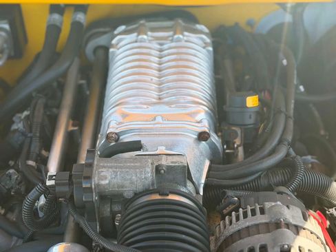 Used 2004 Chevrolet SSR w/ Preferred Equipment Group RWD image 6