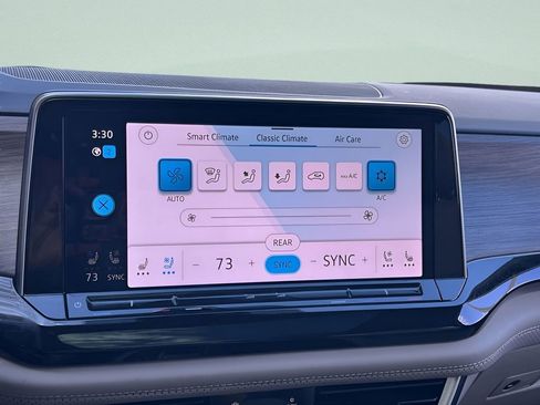 Used 2025 Volkswagen Atlas SEL image 19