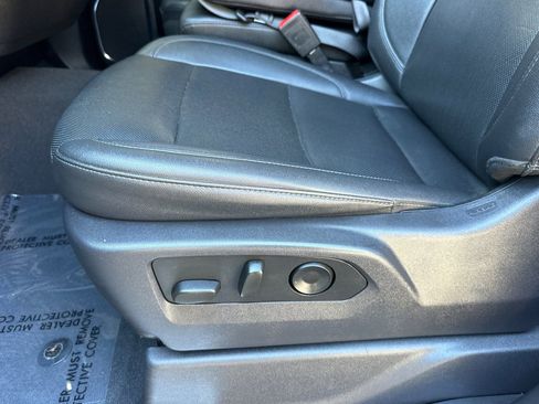 Certified 2025 GMC Sierra 1500 SLT image 13