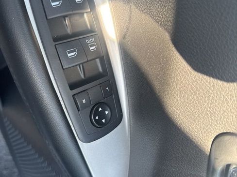 Used 2020 Dodge Journey SE w/ SE Popular Equipment Group FWD image 18