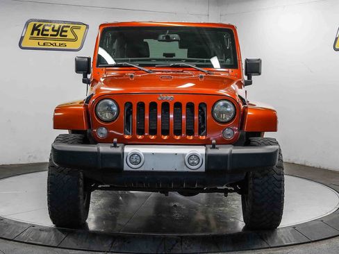 Used 2014 Jeep Wrangler Unlimited Sahara w/ Connectivity Group AWD/4WD image 6