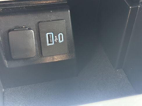 Used 2022 Ford Explorer XLT w/ Equipment Group 202A AWD/4WD image 13