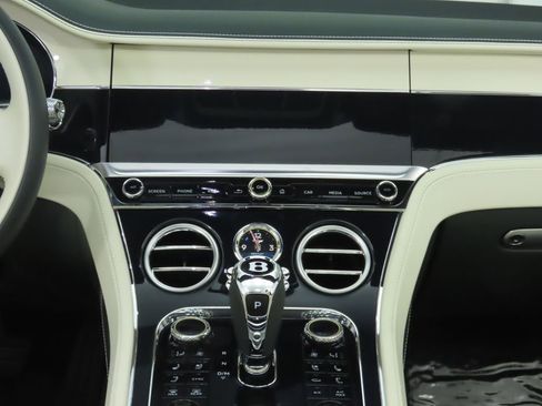 Used 2024 Bentley Continental GT image 22