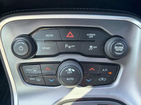 Used 2021 Dodge Challenger SXT w/ Driver Convenience Group RWD image 37