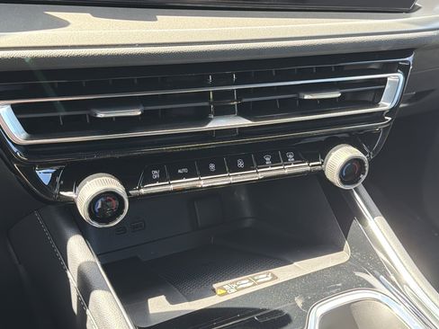 New 2026 Chevrolet Traverse LT image 23