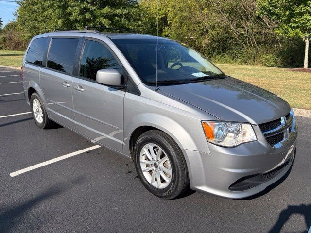 Used 2016 Dodge Grand Caravan SXT w/ UConnect Hands-Free Group FWD image 3