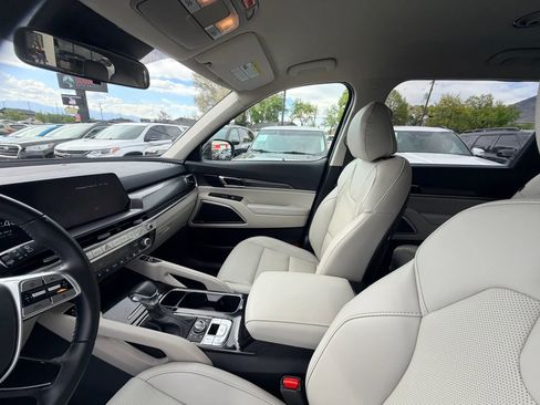 Used 2024 Kia Telluride S image 13