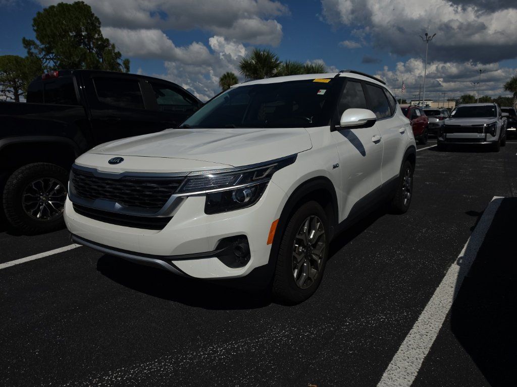 Certified 2021 Kia Seltos EX AWD/4WD image 4