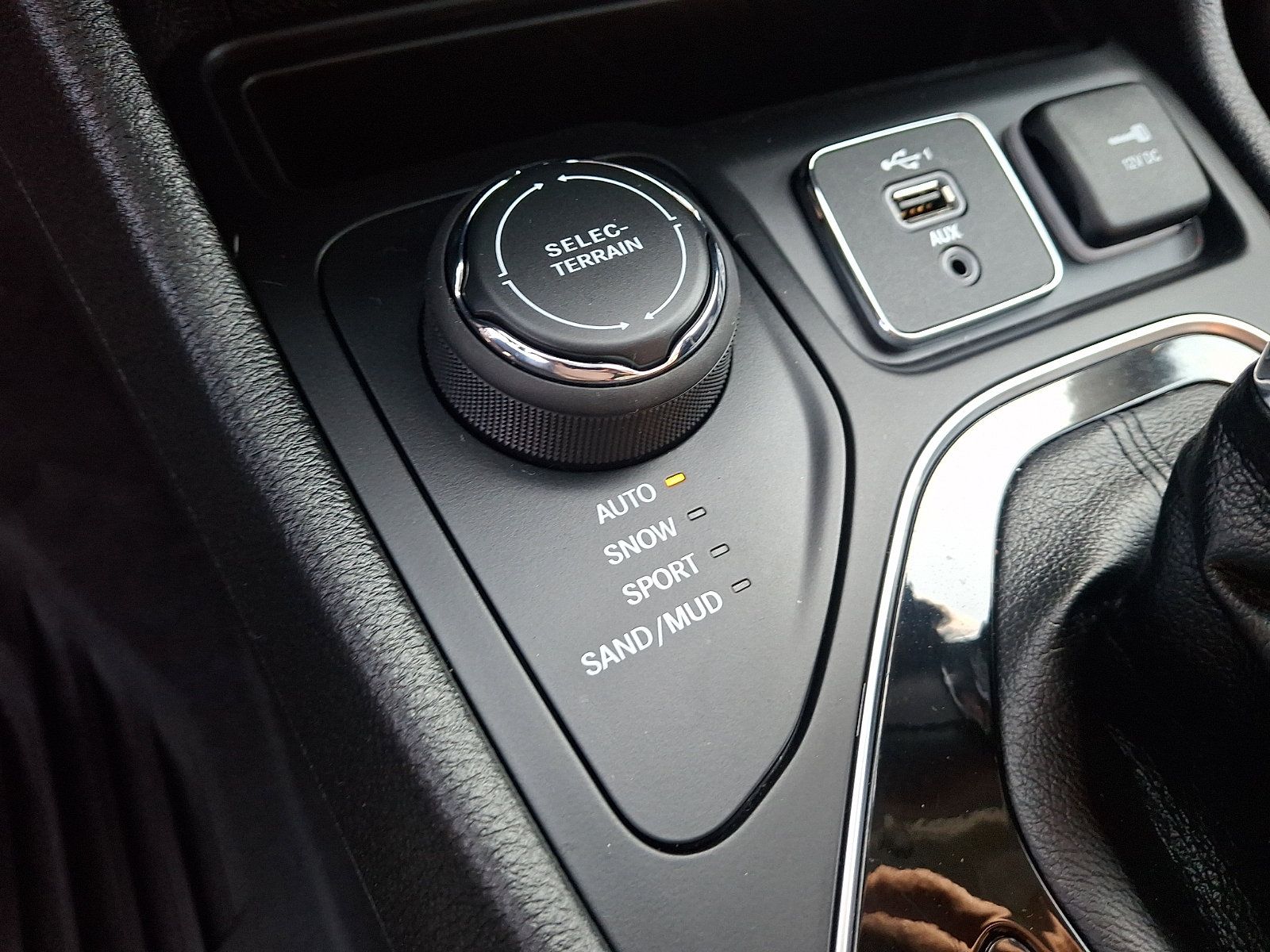 Used 2021 Jeep Cherokee Limited AWD/4WD image 23