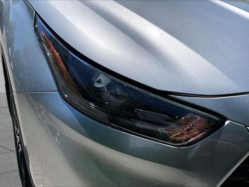 Used 2021 Toyota Highlander XLE AWD/4WD image 28