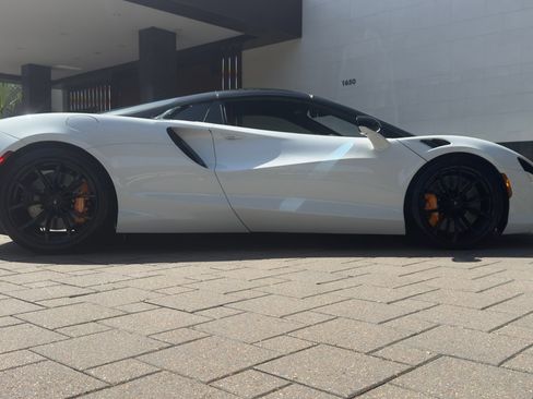 Used 2025 McLaren Artura Spider RWD image 5