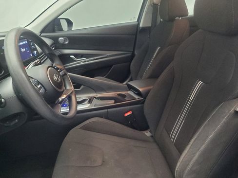 Used 2023 Hyundai Elantra SEL w/ Preferred Accessory Package FWD image 17