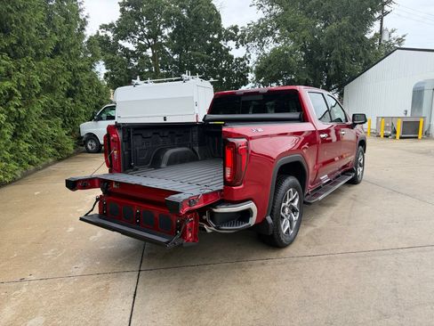 Used 2025 GMC Sierra 1500 SLT w/ SLT Premium Plus Package AWD/4WD image 32