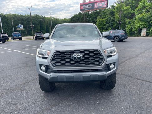 Used 2021 Toyota Tacoma TRD Off-Road w/ Technology Package AWD/4WD image 2