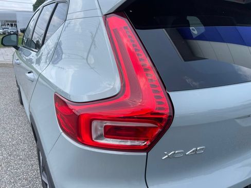 Used 2025 Volvo XC40 B5 Plus AWD/4WD image 11