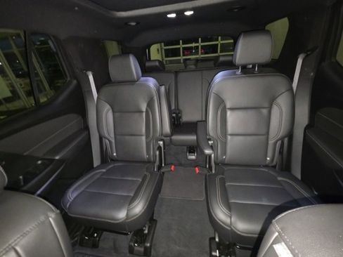 Used 2023 Chevrolet Traverse LT w/ LT Premium Package image 28