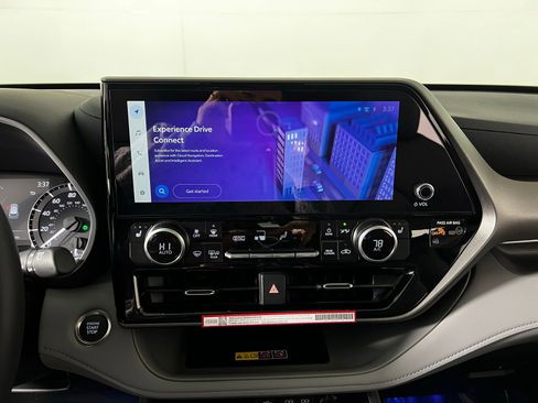 Certified 2026 Toyota Highlander XLE image 18