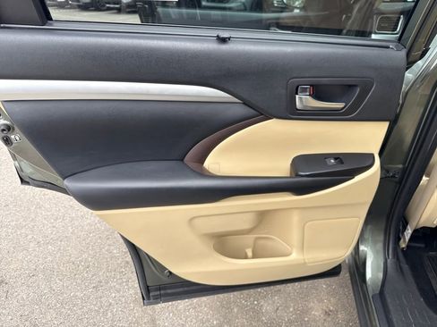 Used 2019 Toyota Highlander XLE image 33