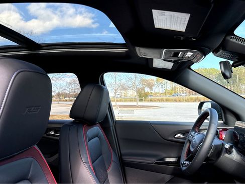 Used 2026 Chevrolet Equinox RS w/ Convenience Package III image 9