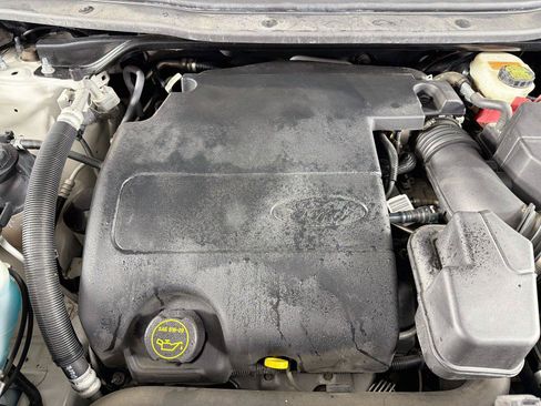 Used 2017 Ford Explorer XLT w/ Equipment Group 202A AWD/4WD image 33