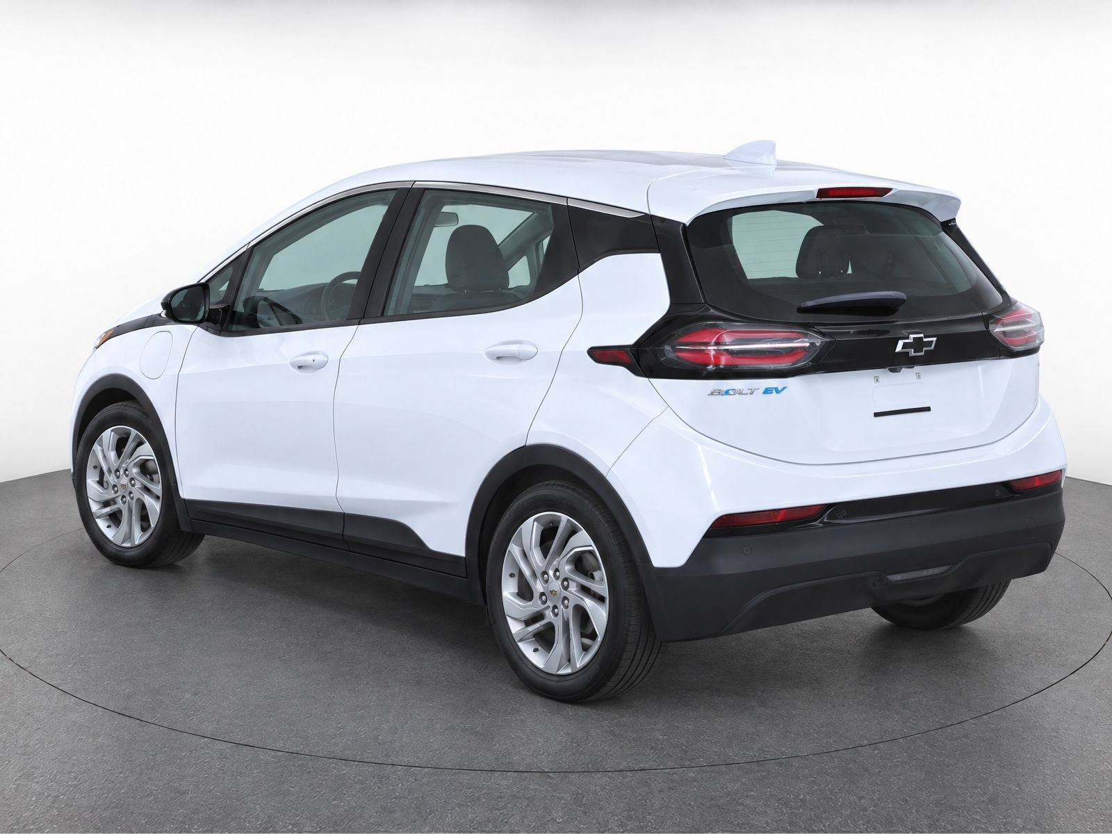Used 2023 Chevrolet Bolt LT w/ Driver Confidence Package FWD image 4
