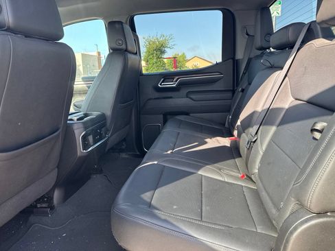 Used 2023 GMC Sierra 1500 SLT AWD/4WD image 9
