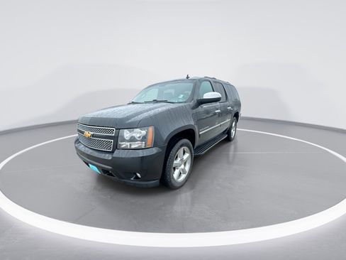 Used 2013 Chevrolet Suburban LTZ image 4