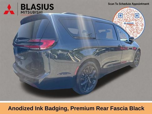 Used 2023 Chrysler Pacifica Limited w/ S Appearance Package FWD image 15