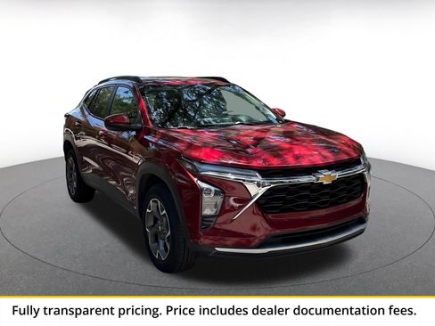Used 2025 Chevrolet Trax LT FWD image 1