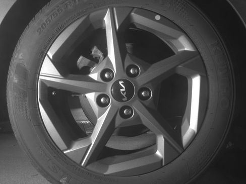 Used 2025 Kia K4 LXS image 15