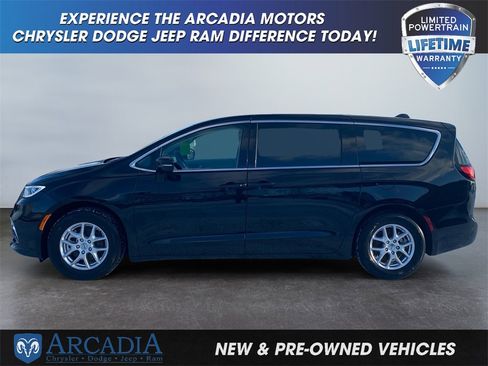 Used 2024 Chrysler Pacifica Touring-L image 2