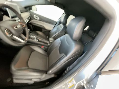 Used 2025 Jeep Compass Latitude AWD/4WD image 11