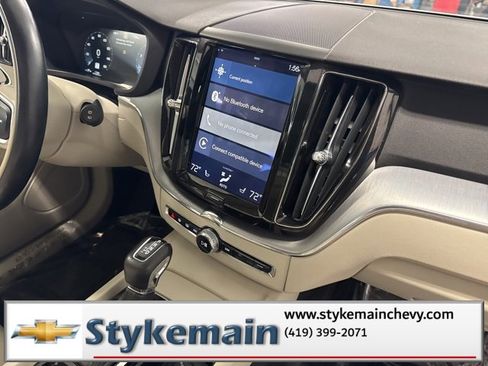 Used 2018 Volvo XC60 T6 Momentum w/ Convenience Package image 26