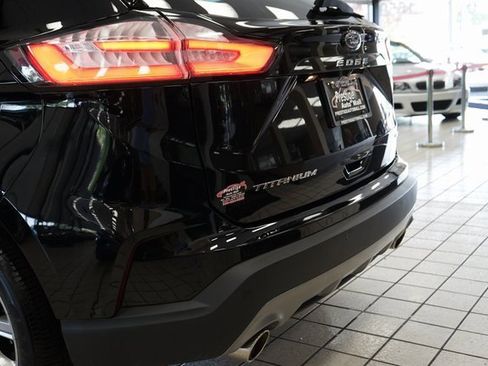 Used 2022 Ford Edge Titanium image 12