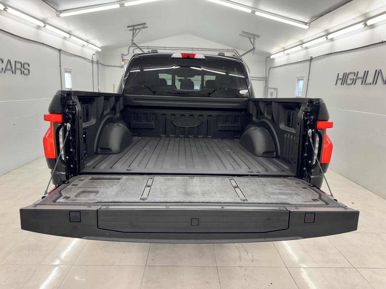 Used 2022 Ford F150 Lightning Lariat AWD/4WD image 6