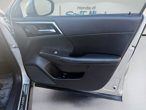 Used 2022 Mitsubishi Outlander SE image 34