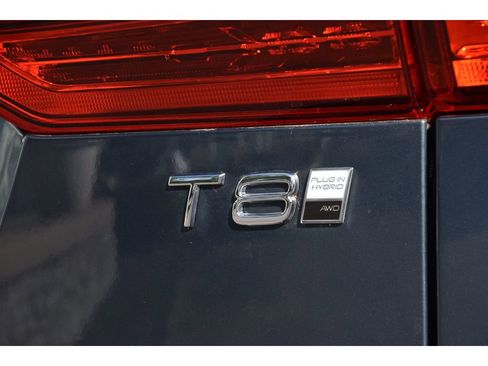 Certified 2025 Volvo XC60 T8 Plus w/ Protection Package Premier image 27