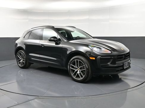 Certified 2026 Porsche Macan AWD/4WD image 10