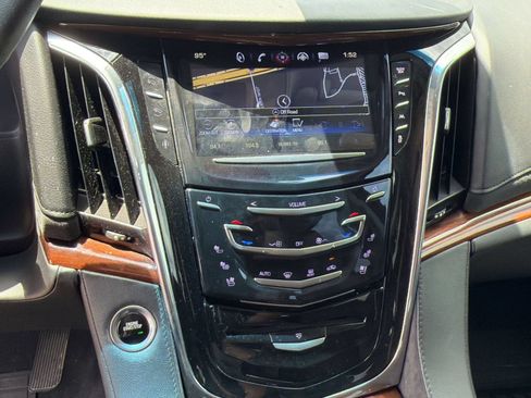 Used 2016 Cadillac Escalade Luxury RWD image 19