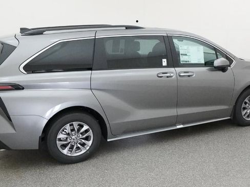 New 2026 Toyota Sienna XLE image 43